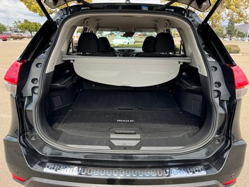 Used 2020 Nissan Rogue SV w/ Premium Package image 18
