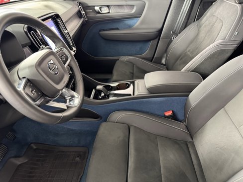 Certified 2023 Volvo XC40 Recharge Ultimate w/ Protection Package Premier image 18