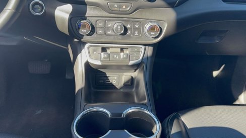 Used 2023 GMC Terrain SLT image 14