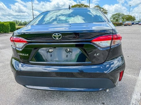 Used 2022 Toyota Corolla LE image 3