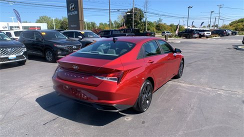 Used 2023 Hyundai Elantra SEL w/ Winter Weather Package image 5