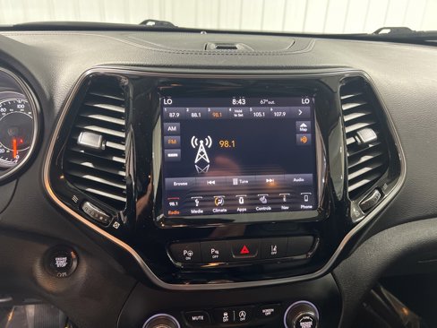 Used 2019 Jeep Cherokee Limited w/ Luxury Group image 27