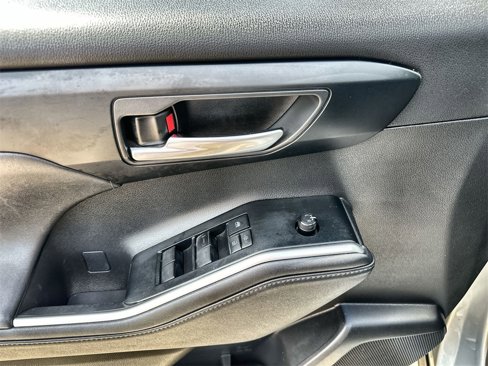 Used 2020 Toyota Highlander XLE image 22