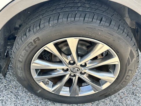 Used 2018 Toyota RAV4 Limited image 18