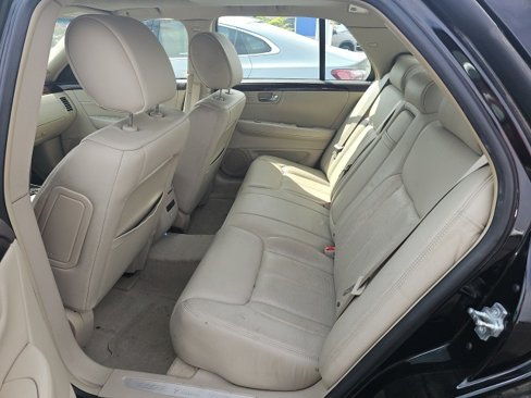 Used 2009 Cadillac DTS w/ Platinum Edition image 3