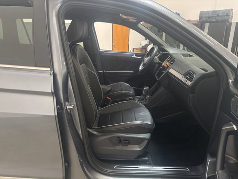 Used 2022 Volkswagen Tiguan SEL R-Line image 20