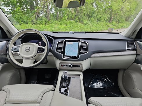 Used 2023 Volvo XC90 T8 Ultimate w/ Protection Package Premier image 11