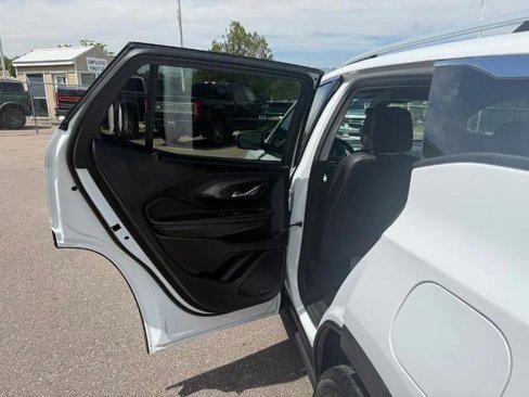 Used 2023 GMC Terrain SLT image 17