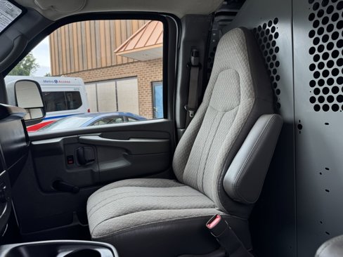 Used 2008 Chevrolet Express 3500 image 19