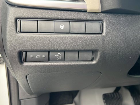 Used 2023 Nissan Rogue SV image 19