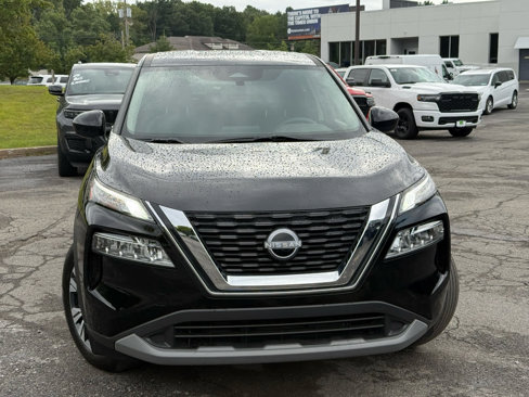 Used 2023 Nissan Rogue SV image 2