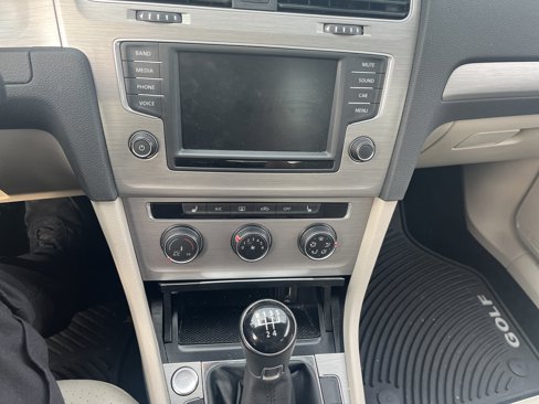 Used 2017 Volkswagen Golf Wolfsburg Edition image 3