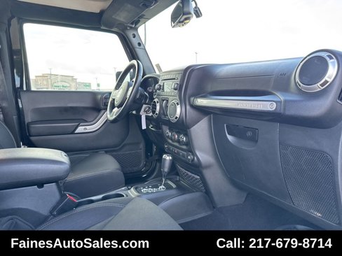 Used 2016 Jeep Wrangler Rubicon w/ Power Convenience Group image 57