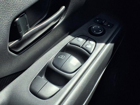 New 2025 Nissan Kicks Play S image 10