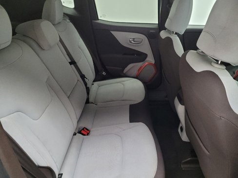 Used 2015 Jeep Renegade Latitude w/ Popular Equipment Group image 19