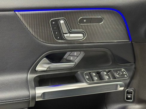 Used 2020 Mercedes-Benz GLB 250 4MATIC image 10