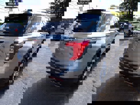 Used 2020 Ford Explorer XLT w/ Equipment Group 202A image 11