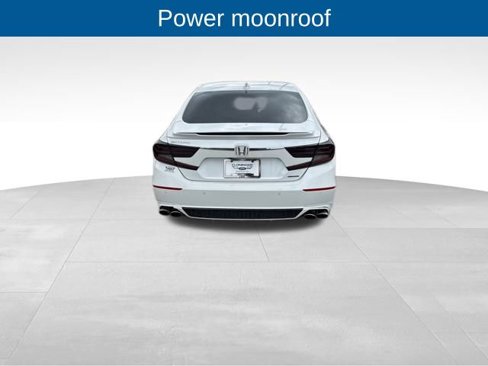 Used 2018 Honda Accord Touring image 8
