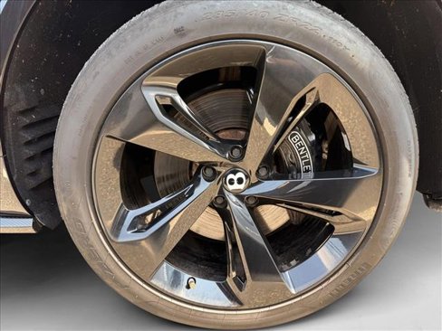 Used 2018 Bentley Bentayga image 27