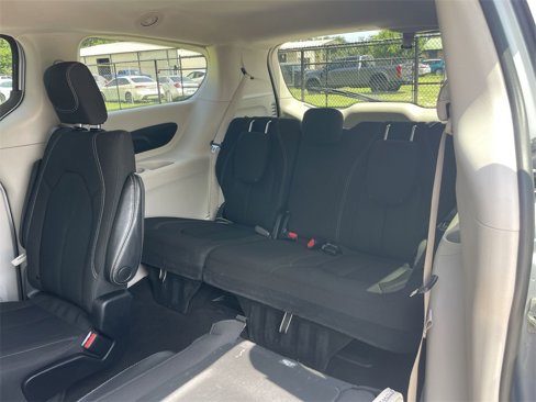 Used 2022 Chrysler Voyager LX image 22