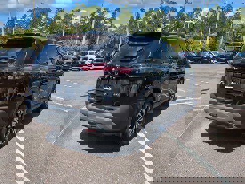 Used 2022 Nissan Rogue SV image 4