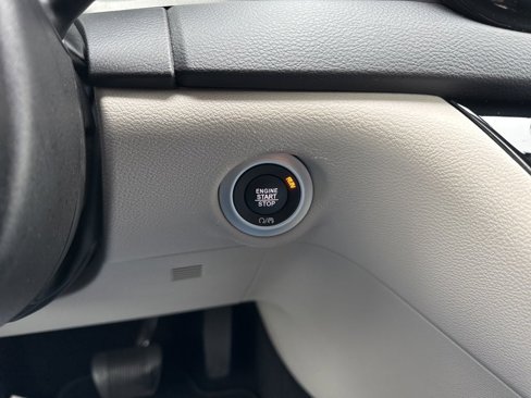 Used 2023 Chrysler Pacifica Touring-L image 42