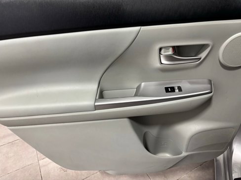 Used 2014 Toyota Prius V image 17