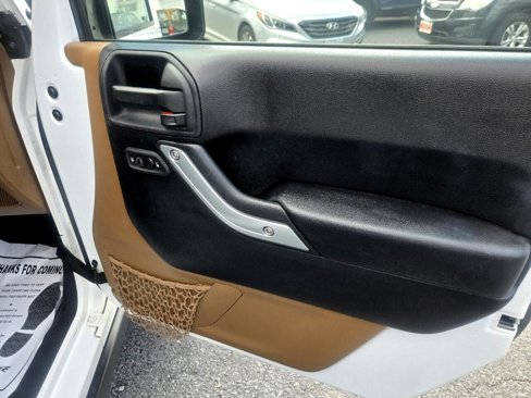 Used 2012 Jeep Wrangler Unlimited Rubicon w/ Connectivity Group image 52