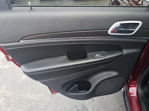 Used 2018 Jeep Grand Cherokee Limited image 37