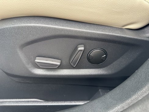 Used 2024 Ford Edge Titanium image 13