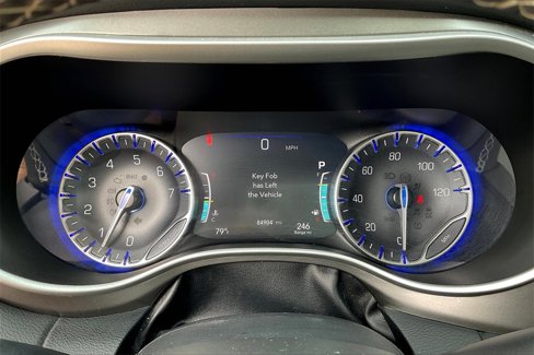 Used 2023 Chrysler Pacifica Touring-L image 12