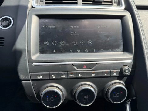 Used 2018 Jaguar E-PACE SE image 28