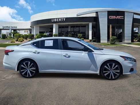 Used 2022 Nissan Altima 2.5 SR image 2