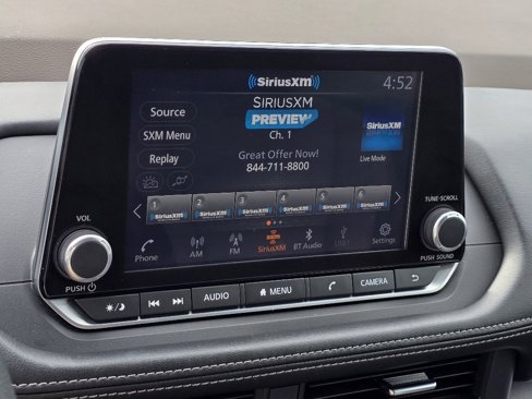 Used 2023 Nissan Rogue SV image 4