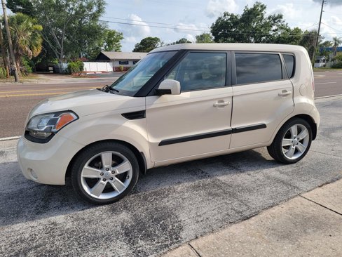 Used 2011 Kia Soul ! image 2