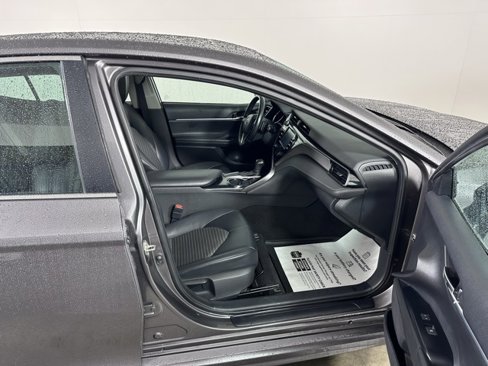 Used 2020 Toyota Camry SE image 11