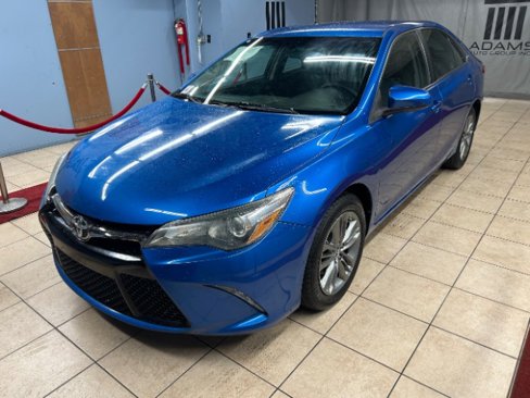 Used 2017 Toyota Camry SE image 1