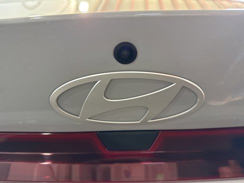 Used 2025 Hyundai Elantra SE image 19