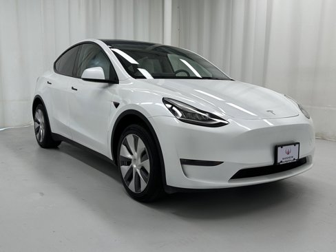 Used 2023 Tesla Model Y Long Range image 2