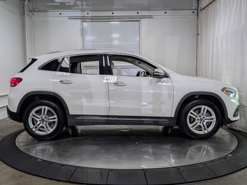 Used 2022 Mercedes-Benz GLA 250 4MATIC w/ Premium Package image 9