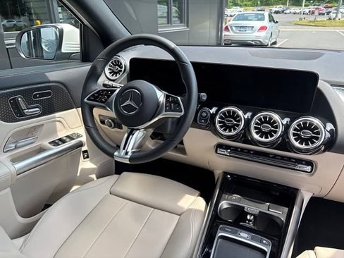 Used 2025 Mercedes-Benz GLA 250 4MATIC image 46
