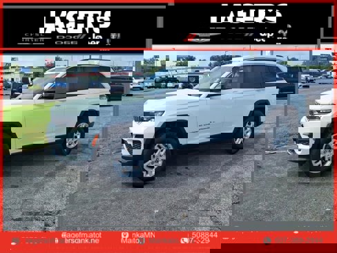 Used 2023 Jeep Grand Cherokee Laredo image 1