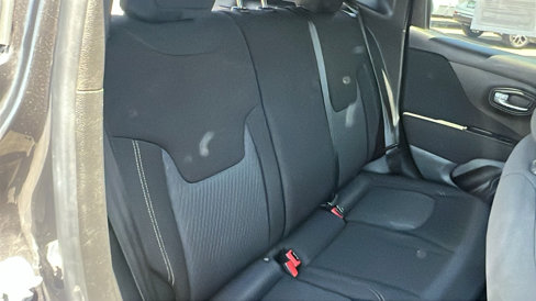 Used 2021 Jeep Renegade Latitude image 20
