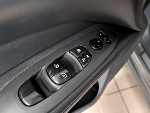 Used 2015 Nissan Pathfinder Platinum w/ Family Entertainment Package image 30