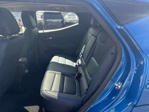 Used 2022 Chevrolet Bolt EUV Premier w/ Sun & Sound Package image 11
