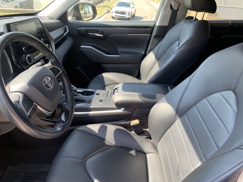 Used 2020 Toyota Highlander XLE image 16