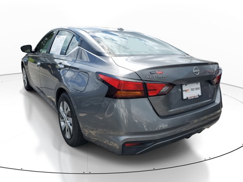 Used 2024 Nissan Altima 2.5 SV image 4