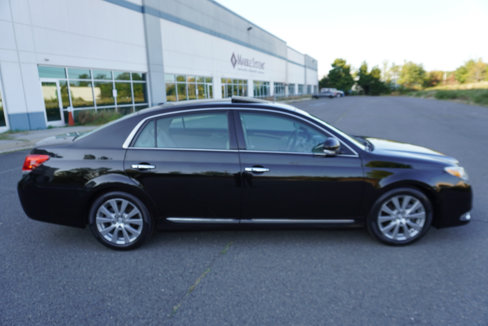 Used 2011 Toyota Avalon Limited image 8