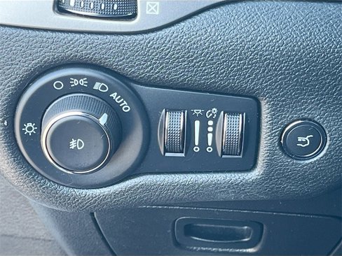Used 2022 Jeep Cherokee Latitude Lux image 10