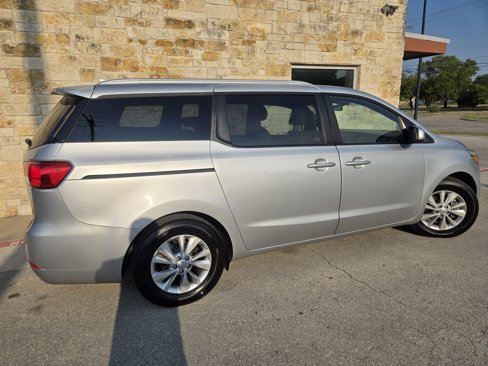 Used 2015 Kia Sedona LX image 20